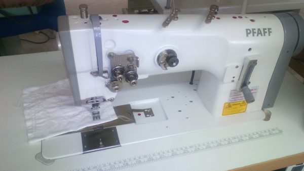 Maquina de coser de 2 agujas Pfaff 242 de ocasion
