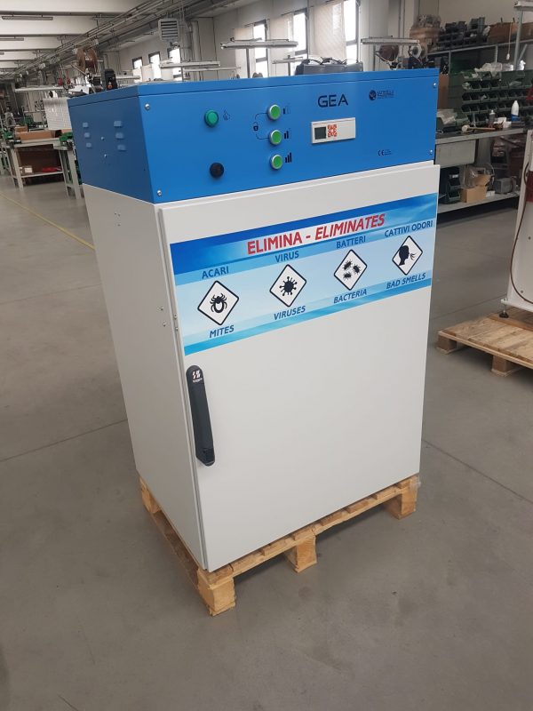 Cabina desinfectante por Ozono. Mascarillas, batas y Ropa en general