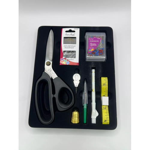 Estuche de plástico con elementos básicos para la costura: