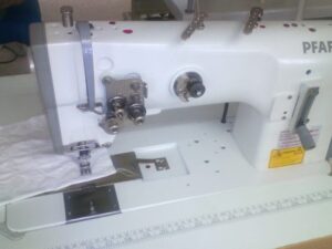 Maquina de coser de 2 agujas Pfaff 242 de ocasion