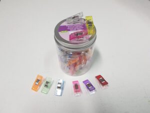 Caja con pinzas pequeñas