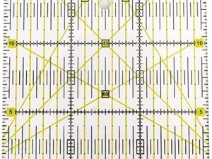 Regla cuadrada  de 15 cm para cortar  piezas de tela para  patchwork.