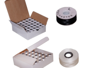 Caja con las bobinas con hilos