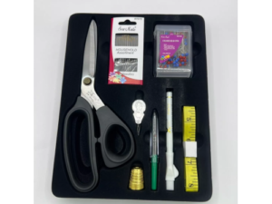 Estuche de plástico con elementos básicos para la costura: