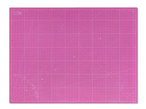 Base de corte Medidas: 90 x 60cm, color rosa.