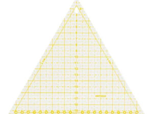 Regla en forma  triangular marcada  en cm para cortar  piezas de tela para  patchwork. (22 cm).
