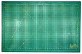 Base de corte Medidas: 90 x 60cm, color verde.